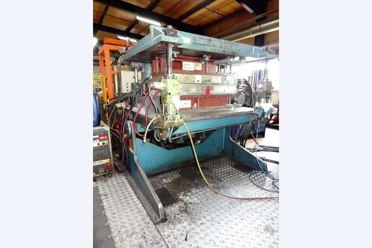 Machines for the manufacturing of foamed <br>and injected attachments and spare parts <br>for the automotive sector-1