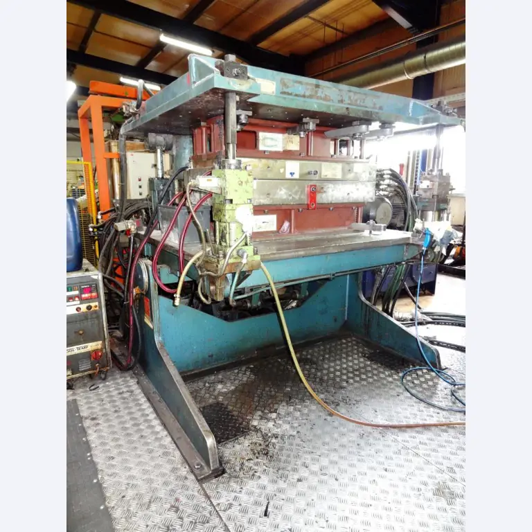 Machines for the manufacturing of foamed <br>and injected attachments and spare parts <br>for the automotive sector-1