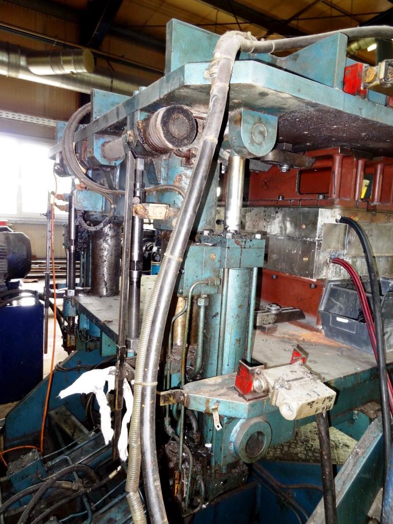 Machines for the manufacturing of foamed <br>and injected attachments and spare parts <br>for the automotive sector-3