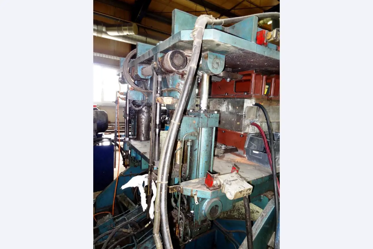 Machines for the manufacturing of foamed <br>and injected attachments and spare parts <br>for the automotive sector-3