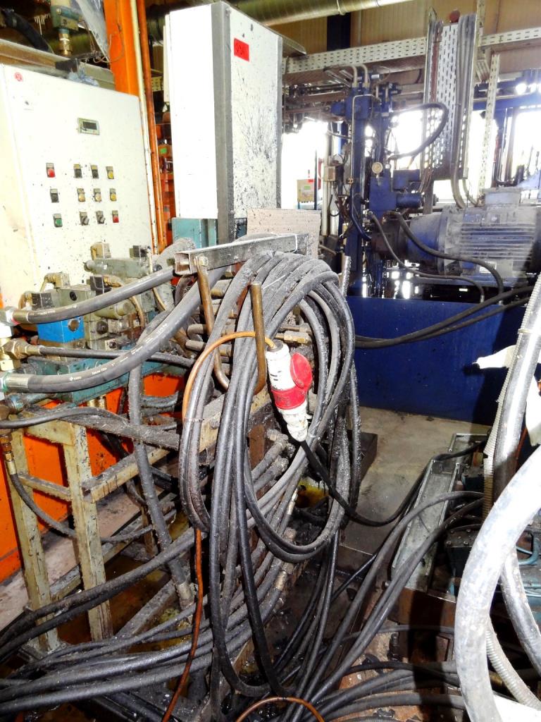 Machines for the manufacturing of foamed <br>and injected attachments and spare parts <br>for the automotive sector-4