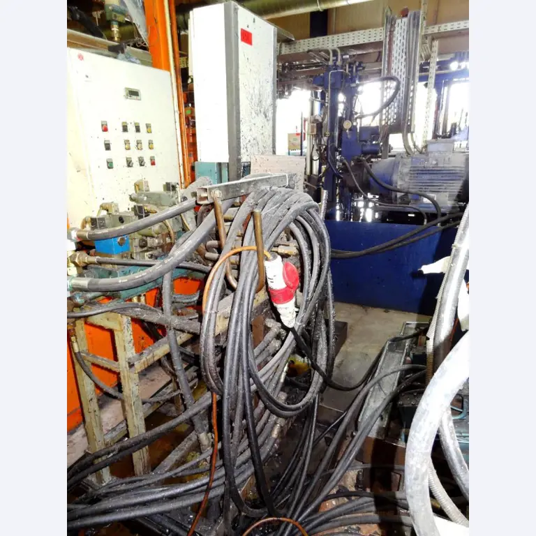 Machines for the manufacturing of foamed <br>and injected attachments and spare parts <br>for the automotive sector-4