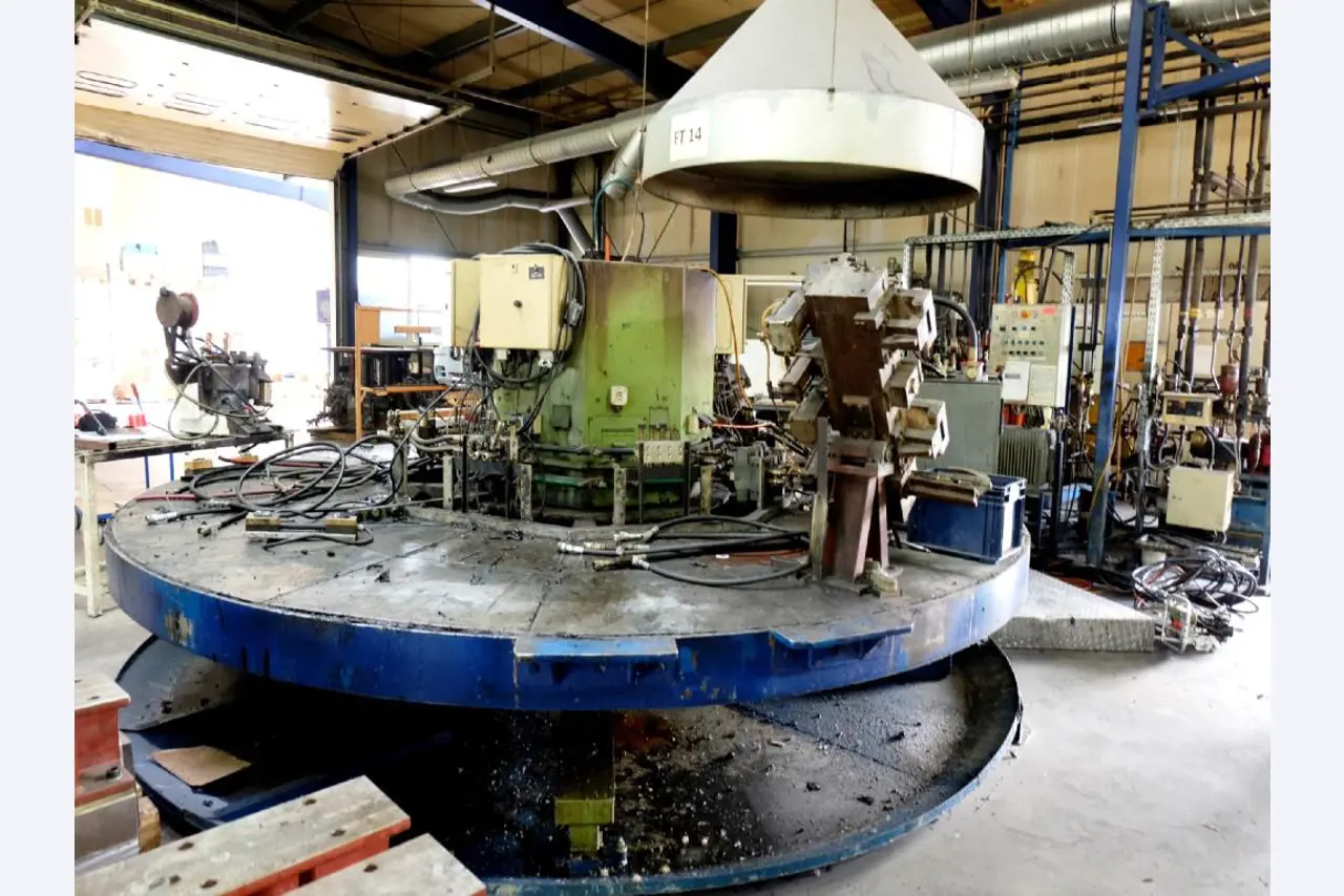 Machines for the manufacturing of foamed <br>and injected attachments and spare parts <br>for the automotive sector-11