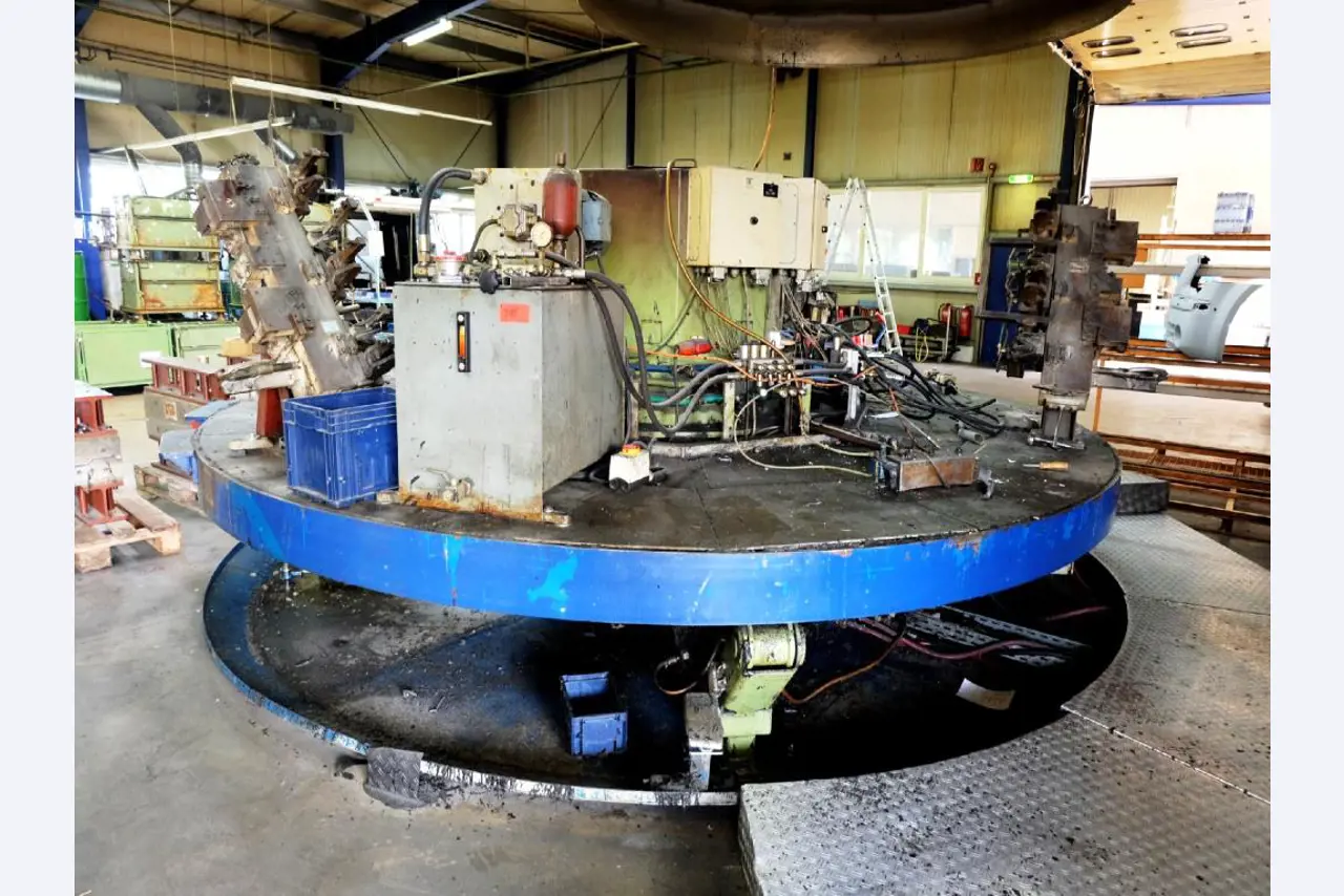 Machines for the manufacturing of foamed <br>and injected attachments and spare parts <br>for the automotive sector-12
