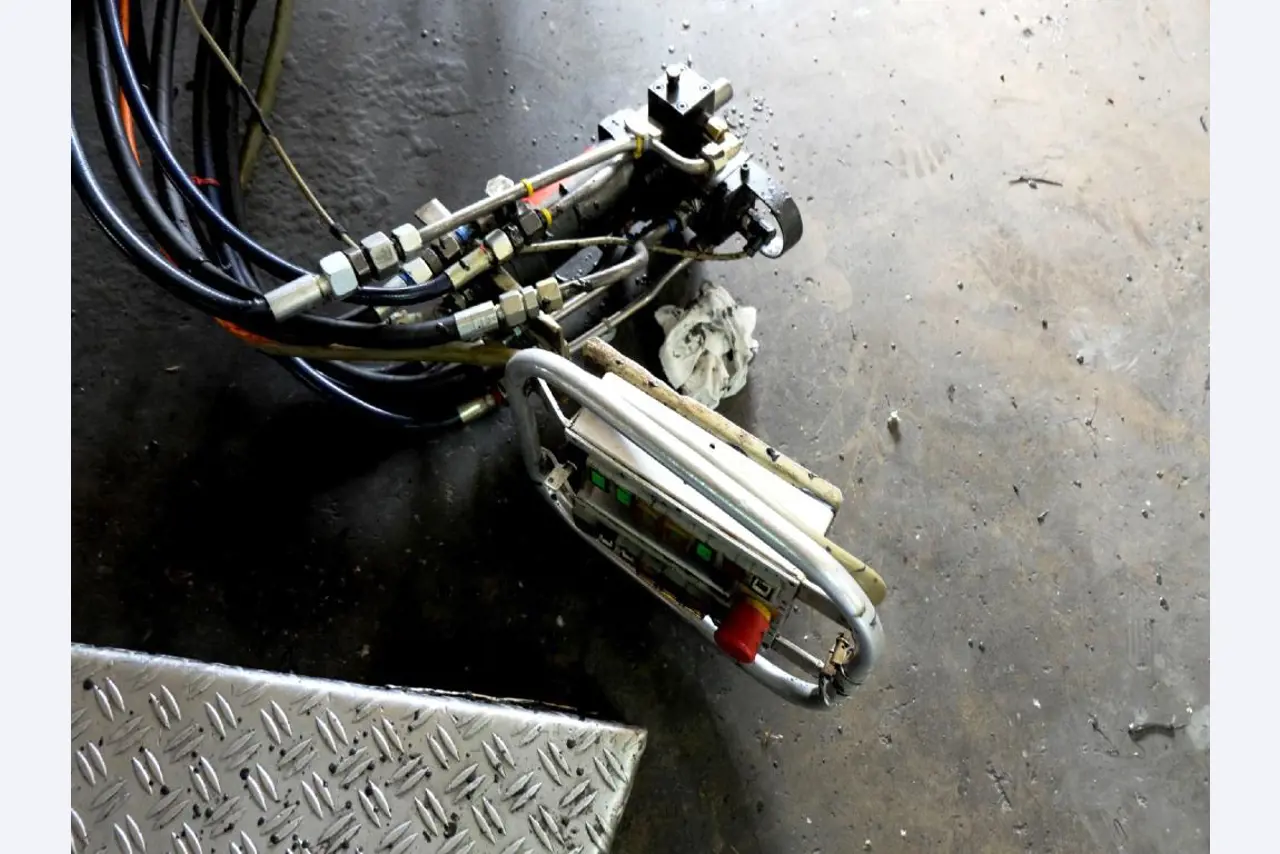 Machines for the manufacturing of foamed <br>and injected attachments and spare parts <br>for the automotive sector-13