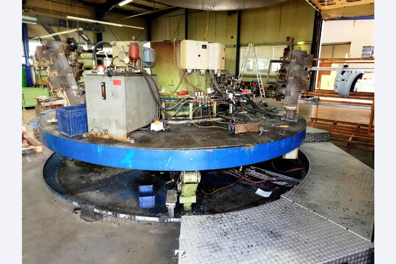 Machines for the manufacturing of foamed <br>and injected attachments and spare parts <br>for the automotive sector-16