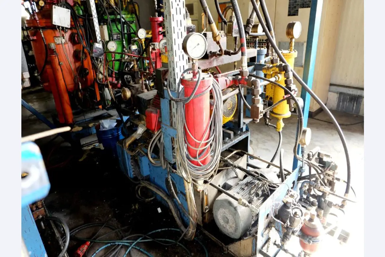 Machines for the manufacturing of foamed <br>and injected attachments and spare parts <br>for the automotive sector-17
