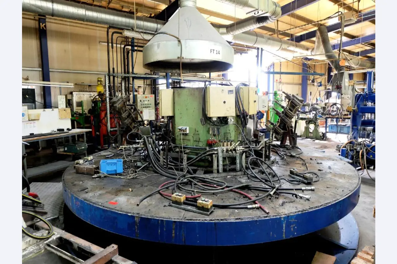 Machines for the manufacturing of foamed <br>and injected attachments and spare parts <br>for the automotive sector-1