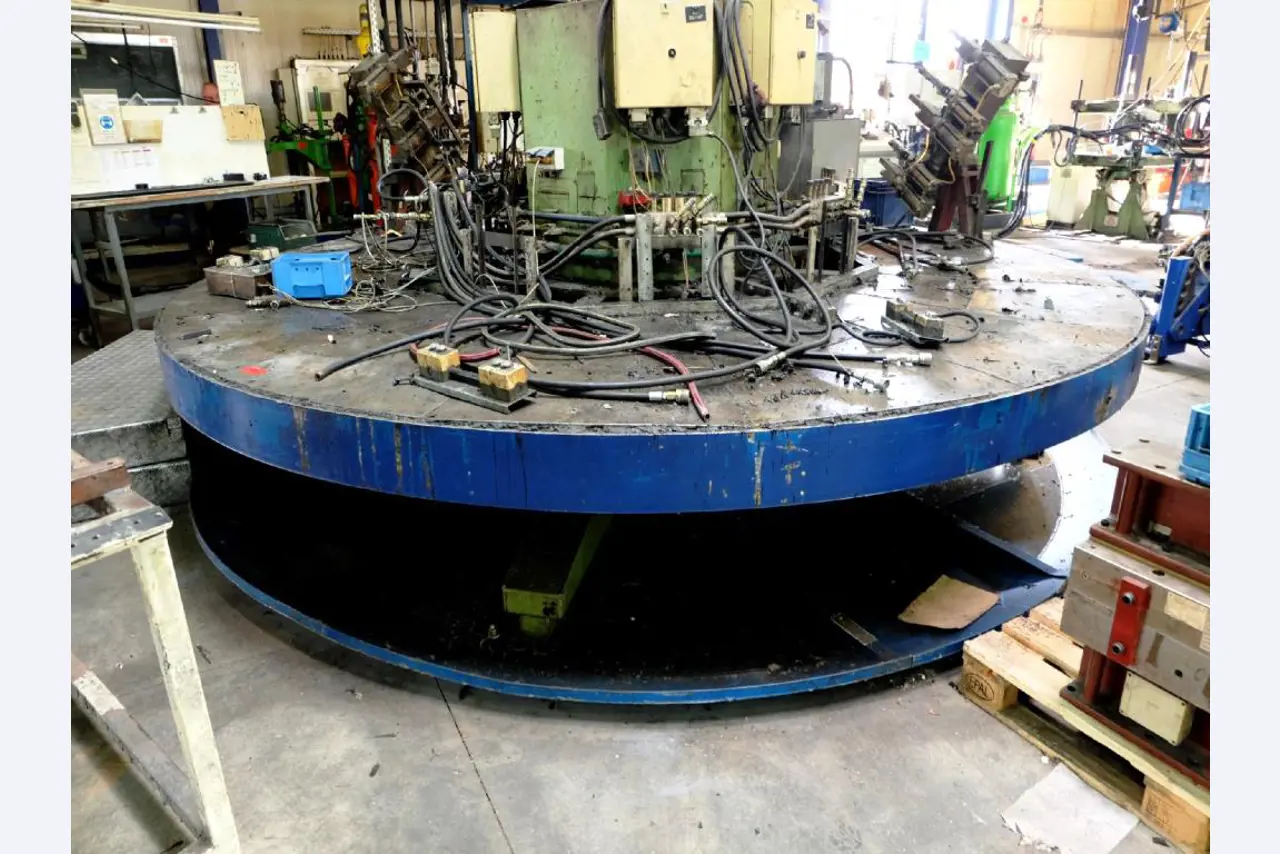 Machines for the manufacturing of foamed <br>and injected attachments and spare parts <br>for the automotive sector-2