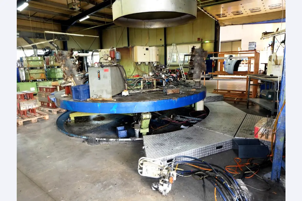 Machines for the manufacturing of foamed <br>and injected attachments and spare parts <br>for the automotive sector-7