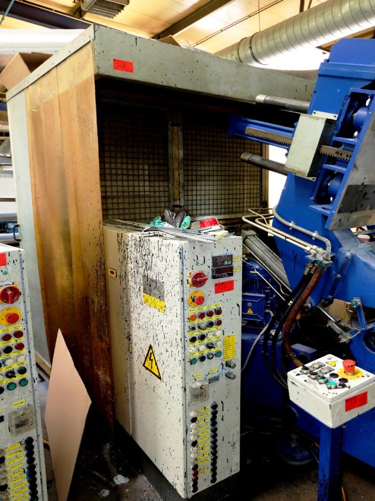 Machines for the manufacturing of foamed <br>and injected attachments and spare parts <br>for the automotive sector-10