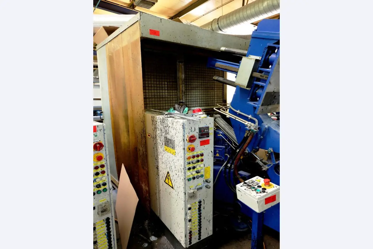 Machines voor het vervaardigen van geschuimde en geïnjecteerde (reserve)onderdelen voor de automobielsector
-10