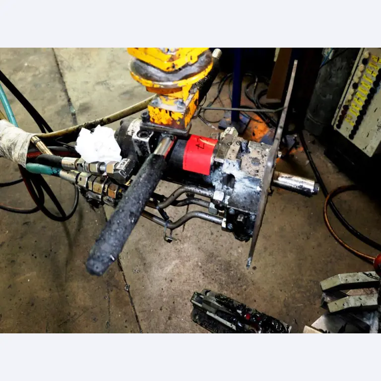 Machines voor het vervaardigen van geschuimde en geïnjecteerde (reserve)onderdelen voor de automobielsector
-11