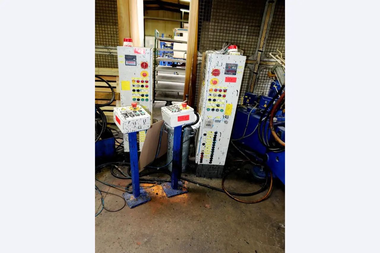 Machines voor het vervaardigen van geschuimde en geïnjecteerde (reserve)onderdelen voor de automobielsector
-12