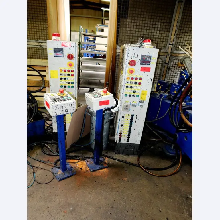 Machines voor het vervaardigen van geschuimde en geïnjecteerde (reserve)onderdelen voor de automobielsector
-12