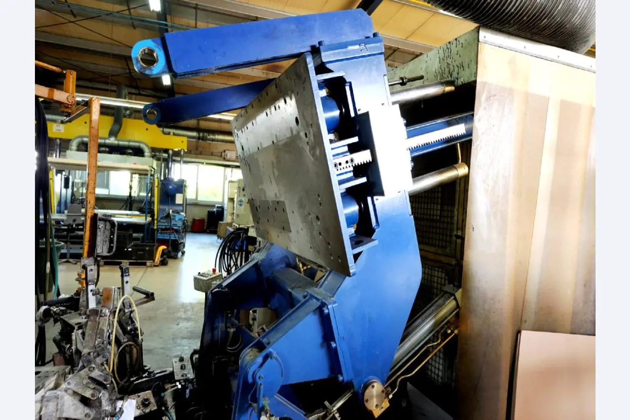 Machines voor het vervaardigen van geschuimde en geïnjecteerde (reserve)onderdelen voor de automobielsector
-14