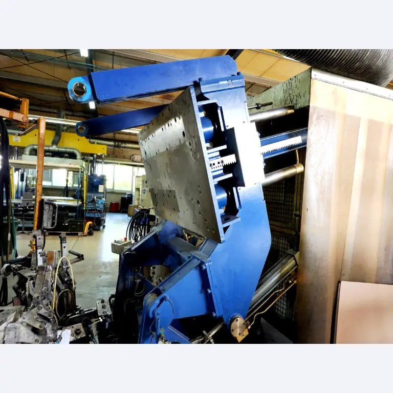 Machines voor het vervaardigen van geschuimde en geïnjecteerde (reserve)onderdelen voor de automobielsector
-14