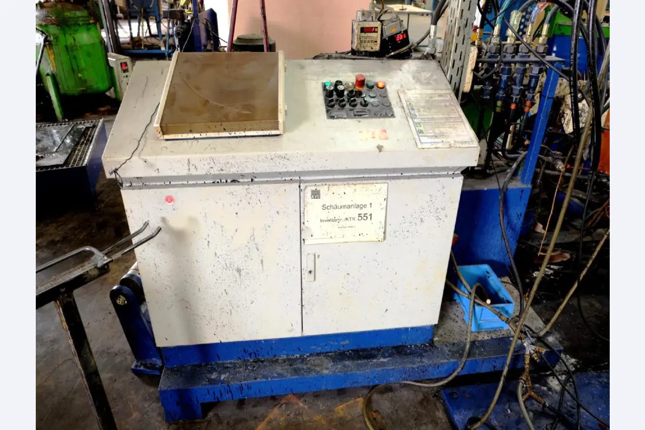 Machines voor het vervaardigen van geschuimde en geïnjecteerde (reserve)onderdelen voor de automobielsector
-15