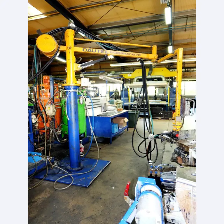 Machines voor het vervaardigen van geschuimde en geïnjecteerde (reserve)onderdelen voor de automobielsector
-16