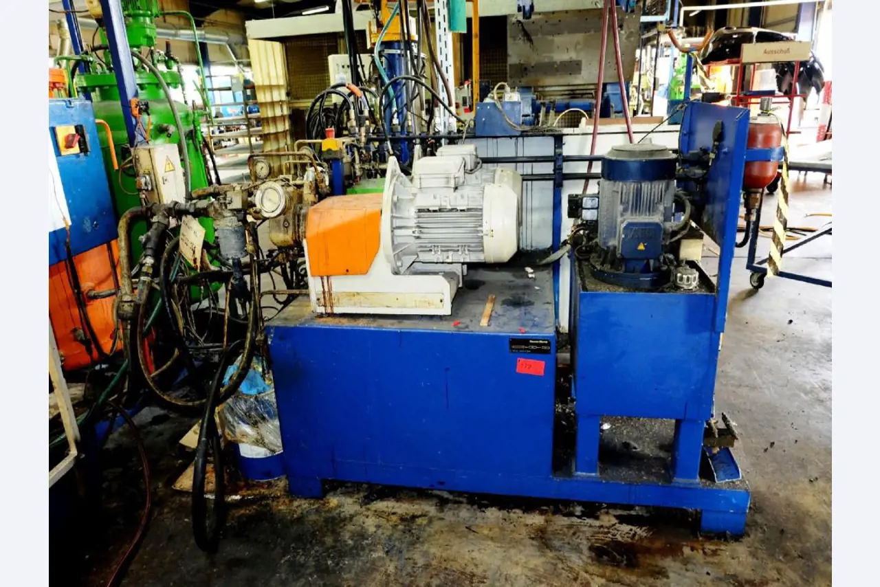 Machines voor het vervaardigen van geschuimde en geïnjecteerde (reserve)onderdelen voor de automobielsector
-17