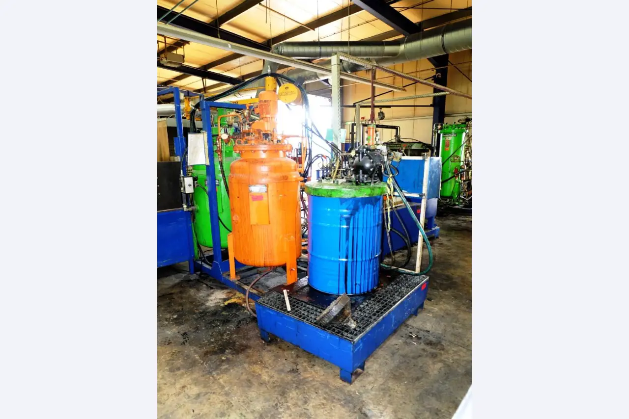 Machines voor het vervaardigen van geschuimde en geïnjecteerde (reserve)onderdelen voor de automobielsector
-18