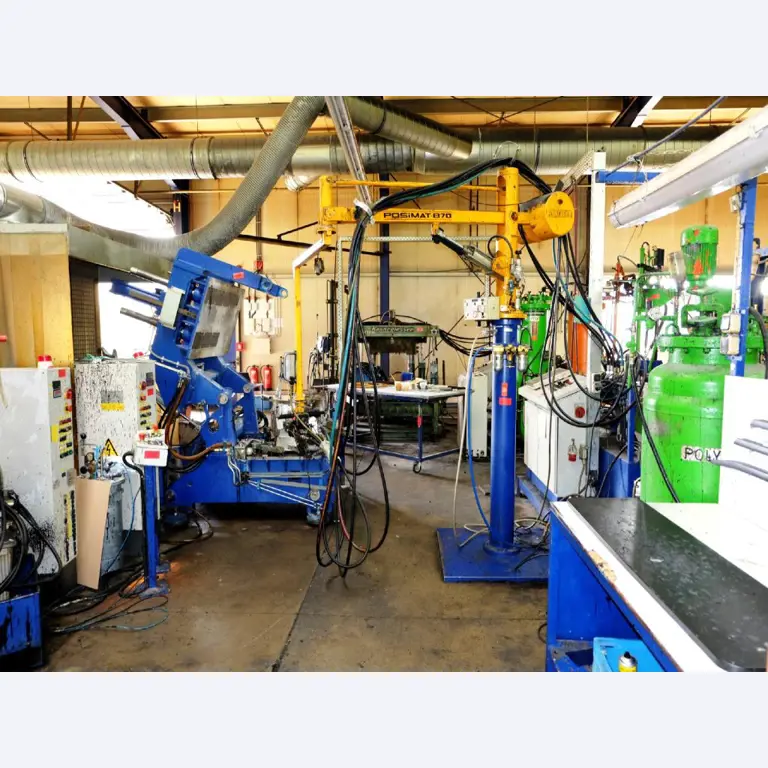 Machines voor het vervaardigen van geschuimde en geïnjecteerde (reserve)onderdelen voor de automobielsector
-1