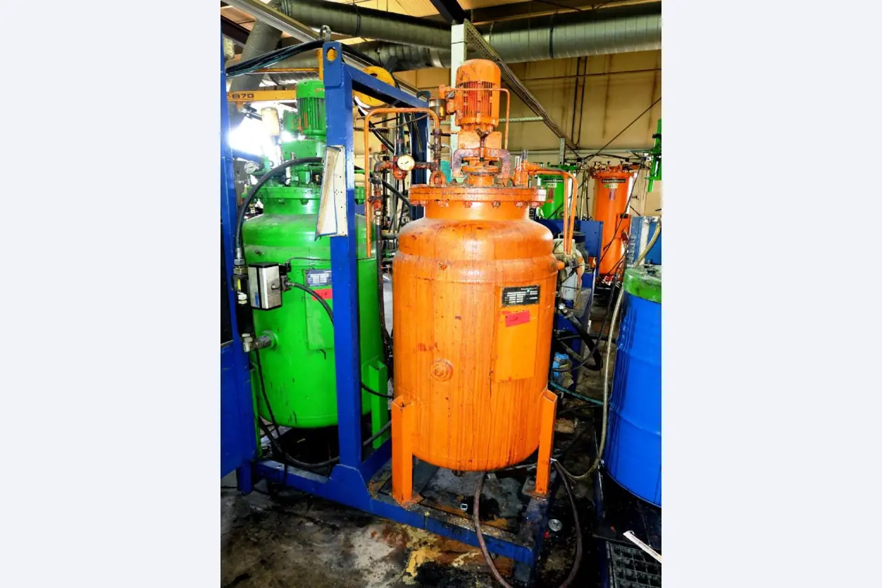 Machines voor het vervaardigen van geschuimde en geïnjecteerde (reserve)onderdelen voor de automobielsector
-3