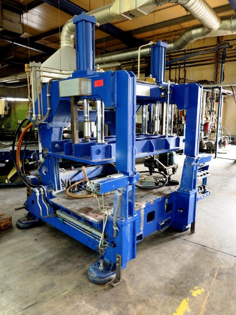 Machines for the manufacturing of foamed <br>and injected attachments and spare parts <br>for the automotive sector-4