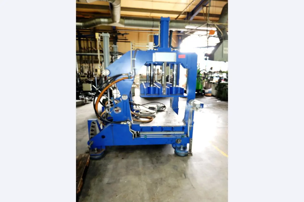 Machines voor het vervaardigen van geschuimde en geïnjecteerde (reserve)onderdelen voor de automobielsector
-5