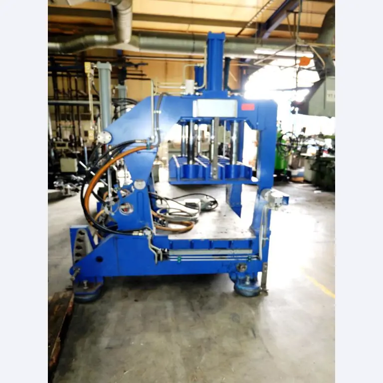 Machines voor het vervaardigen van geschuimde en geïnjecteerde (reserve)onderdelen voor de automobielsector
-5