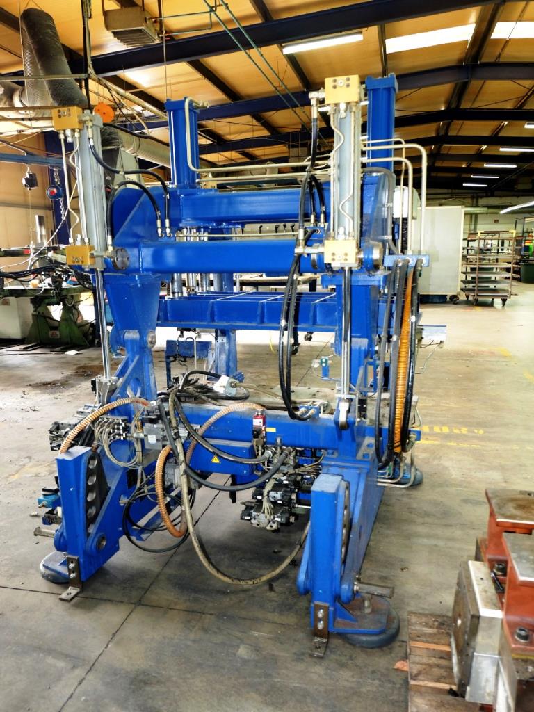 Machines for the manufacturing of foamed <br>and injected attachments and spare parts <br>for the automotive sector-6