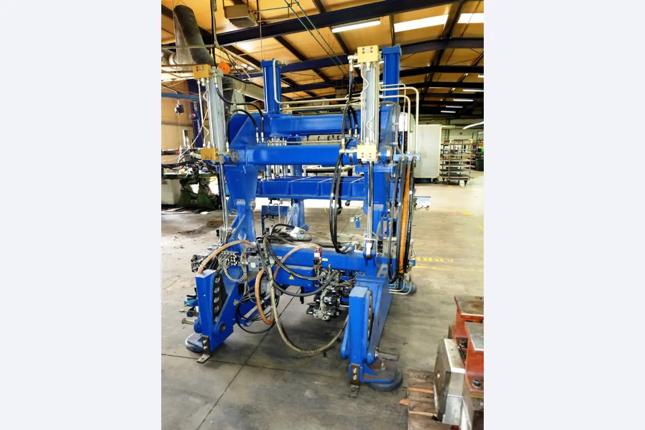 Machines voor het vervaardigen van geschuimde en geïnjecteerde (reserve)onderdelen voor de automobielsector
-6