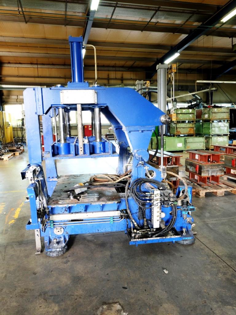 Machines for the manufacturing of foamed <br>and injected attachments and spare parts <br>for the automotive sector-7