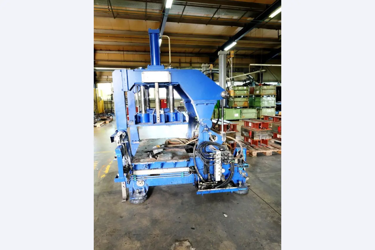 Machines voor het vervaardigen van geschuimde en geïnjecteerde (reserve)onderdelen voor de automobielsector
-7