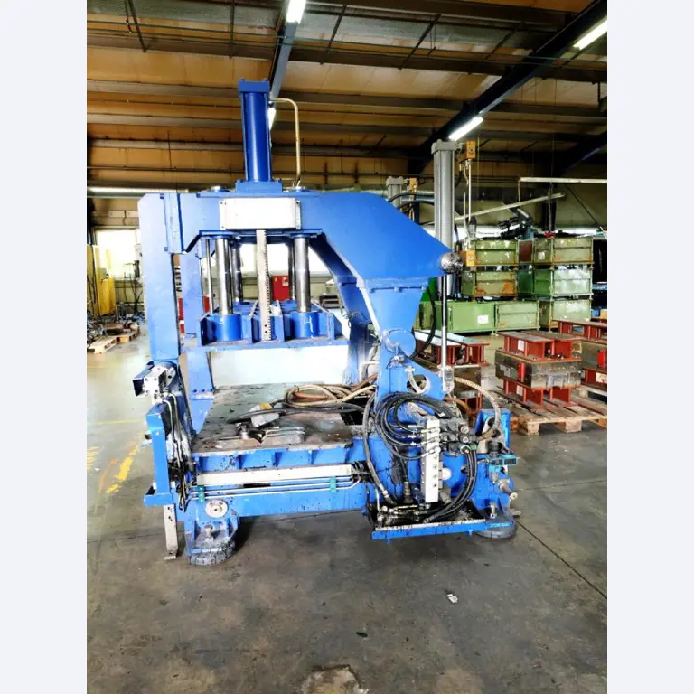 Machines voor het vervaardigen van geschuimde en geïnjecteerde (reserve)onderdelen voor de automobielsector
-7