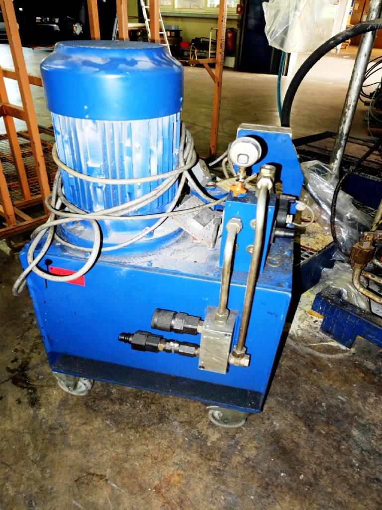 Machines for the manufacturing of foamed <br>and injected attachments and spare parts <br>for the automotive sector-8