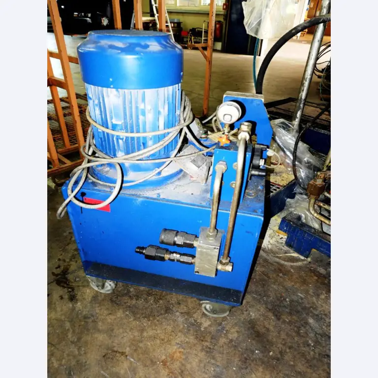 Machines voor het vervaardigen van geschuimde en geïnjecteerde (reserve)onderdelen voor de automobielsector
-8