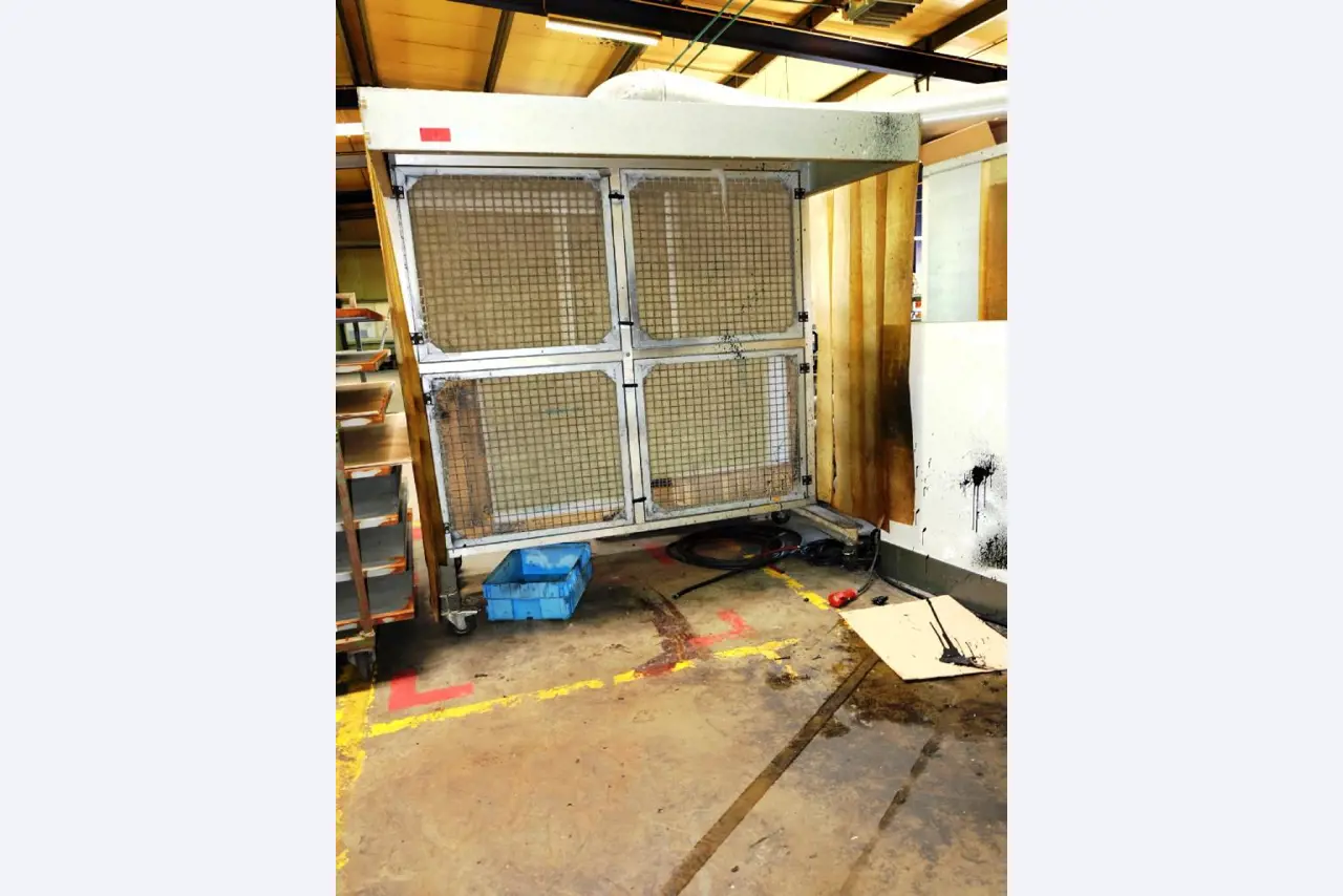 Machines voor het vervaardigen van geschuimde en geïnjecteerde (reserve)onderdelen voor de automobielsector
-9