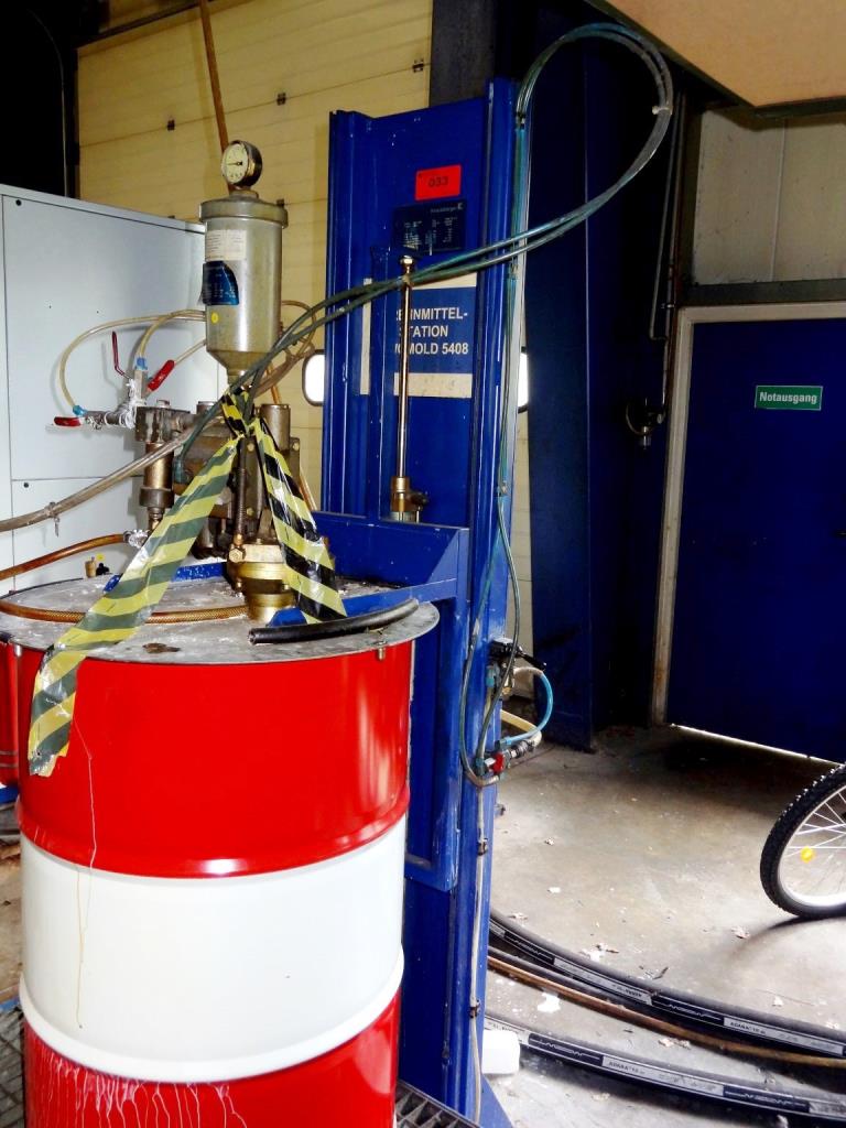 Machines for the manufacturing of foamed <br>and injected attachments and spare parts <br>for the automotive sector-1