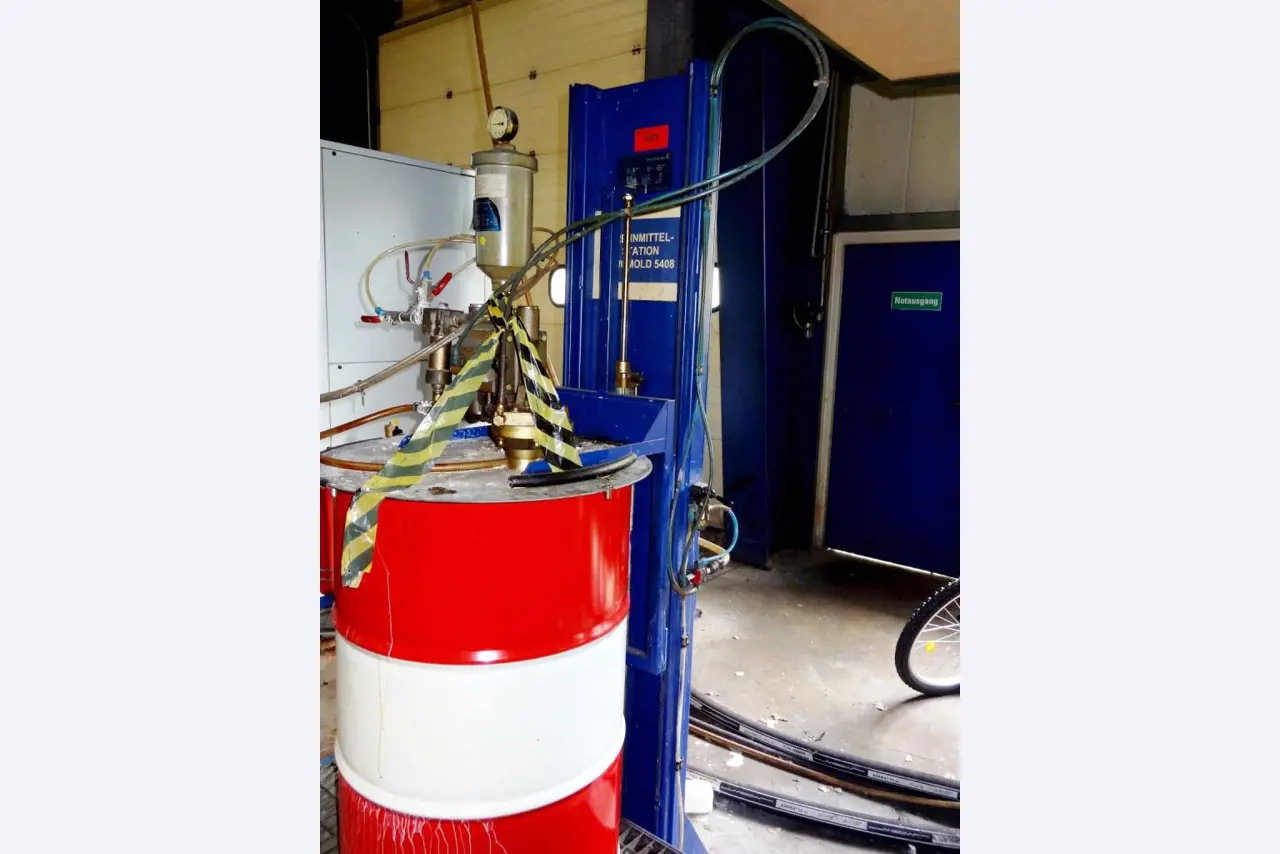 Machines pour la fabrication de pièces (rapportées) automobiles moussées et injectées-1