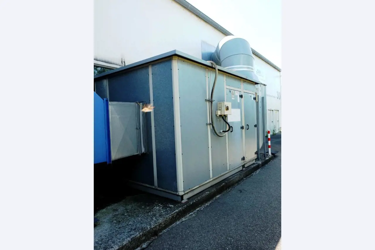 Machines pour la fabrication de pièces (rapportées) automobiles moussées et injectées-2