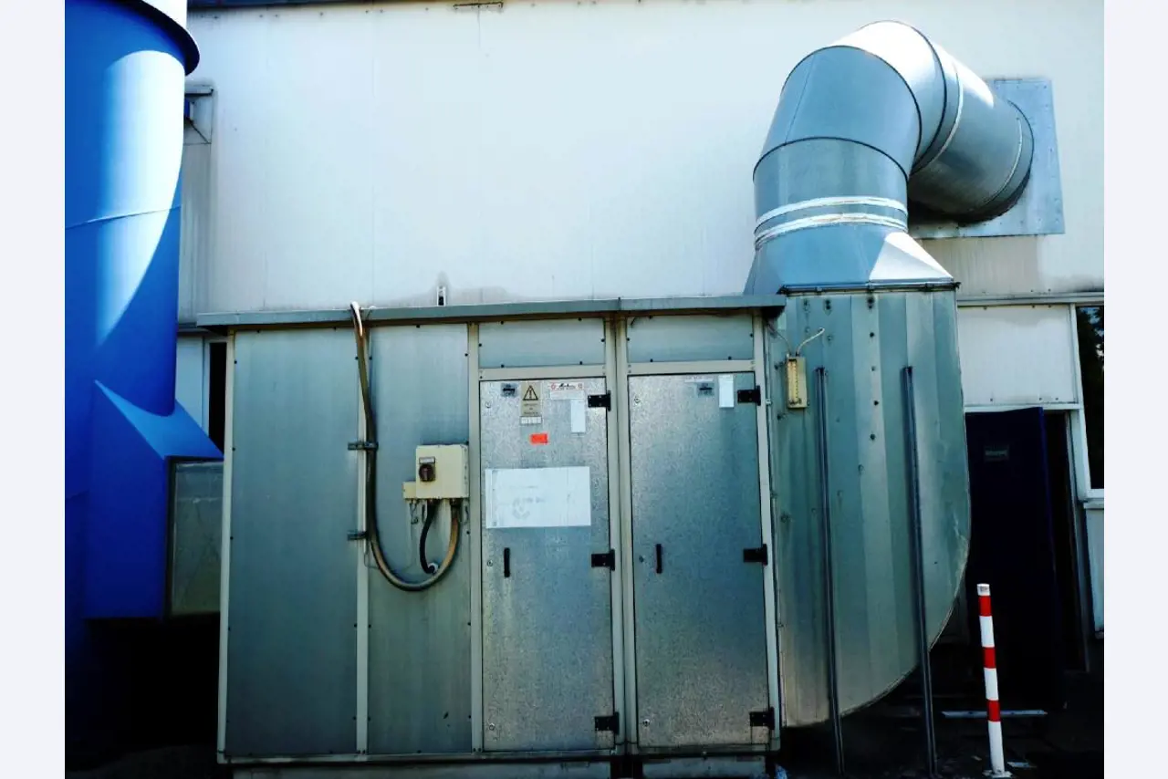 Machines pour la fabrication de pièces (rapportées) automobiles moussées et injectées-3