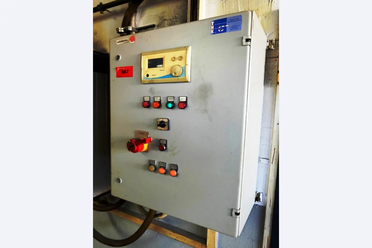 Machines pour la fabrication de pièces (rapportées) automobiles moussées et injectées-6