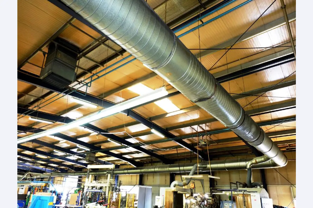 Machines pour la fabrication de pièces (rapportées) automobiles moussées et injectées-7