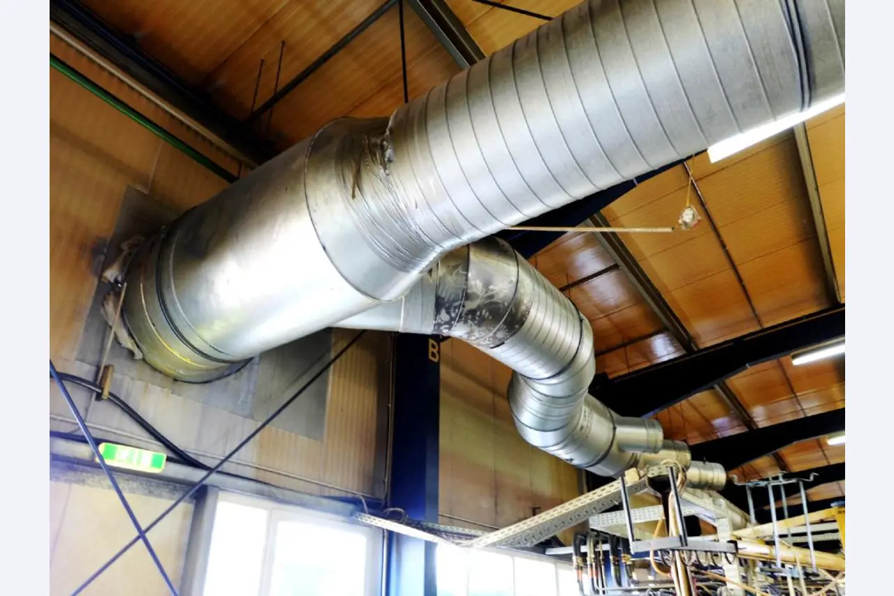 Machines pour la fabrication de pièces (rapportées) automobiles moussées et injectées-8