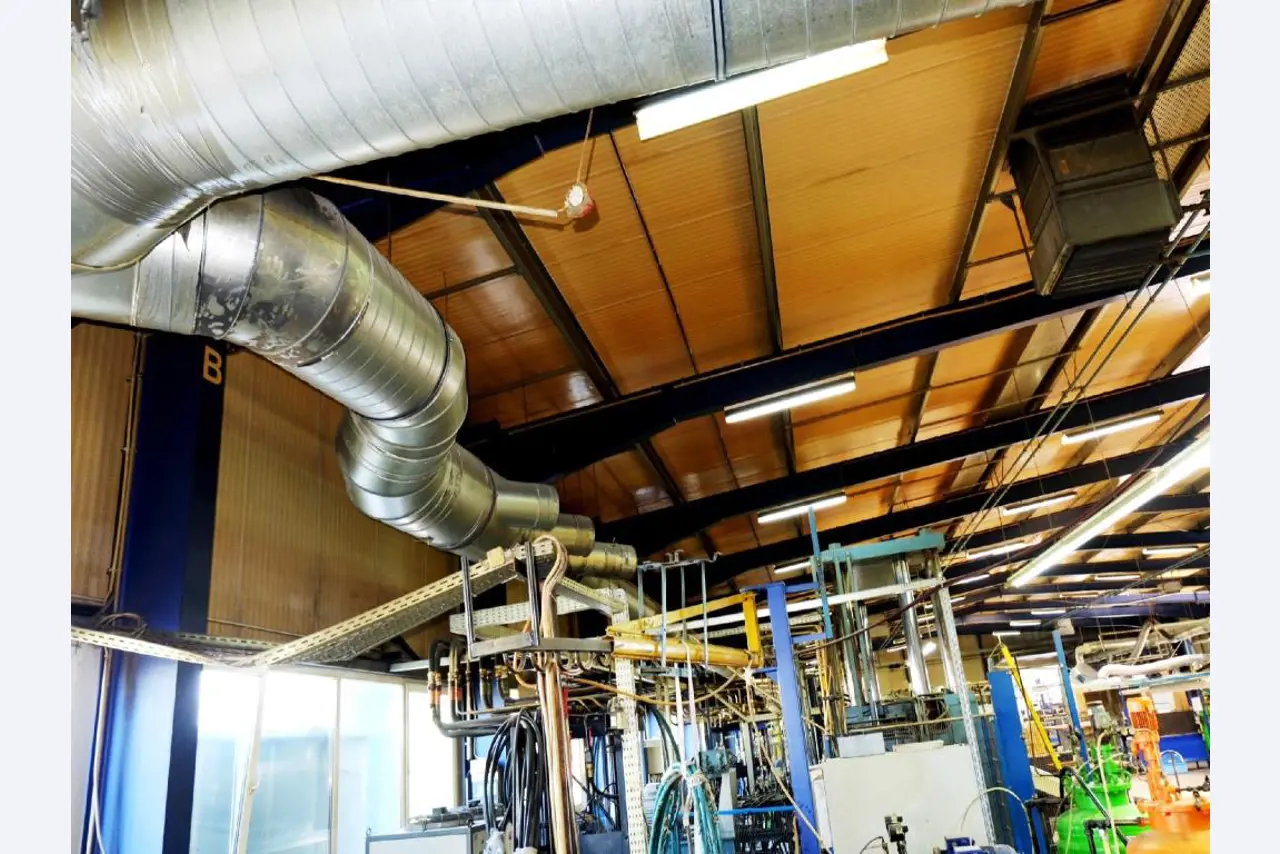 Machines pour la fabrication de pièces (rapportées) automobiles moussées et injectées-9