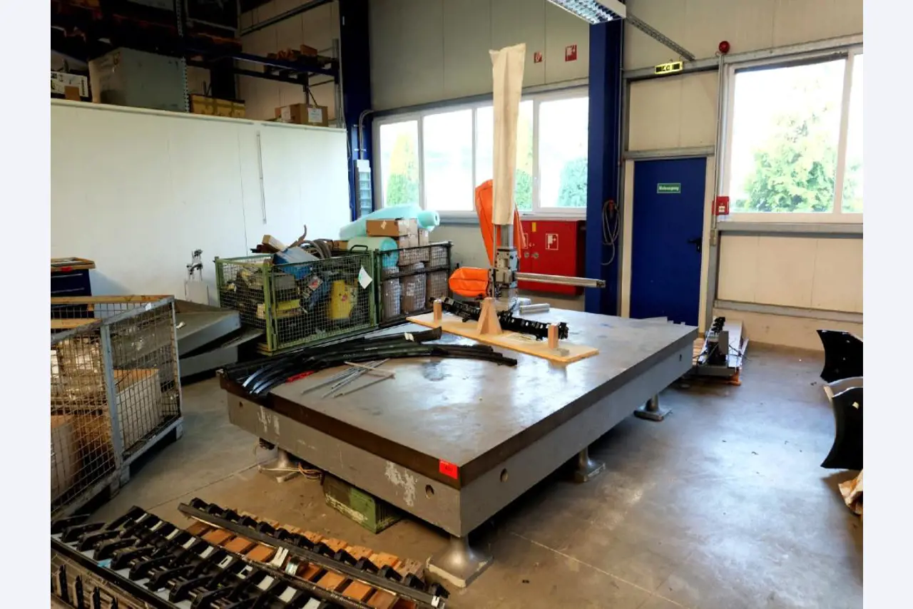 Machines pour la fabrication de pièces (rapportées) automobiles moussées et injectées-1