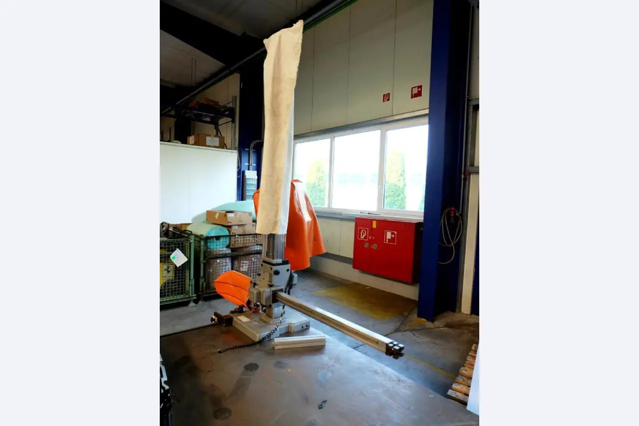 Machines pour la fabrication de pièces (rapportées) automobiles moussées et injectées-2