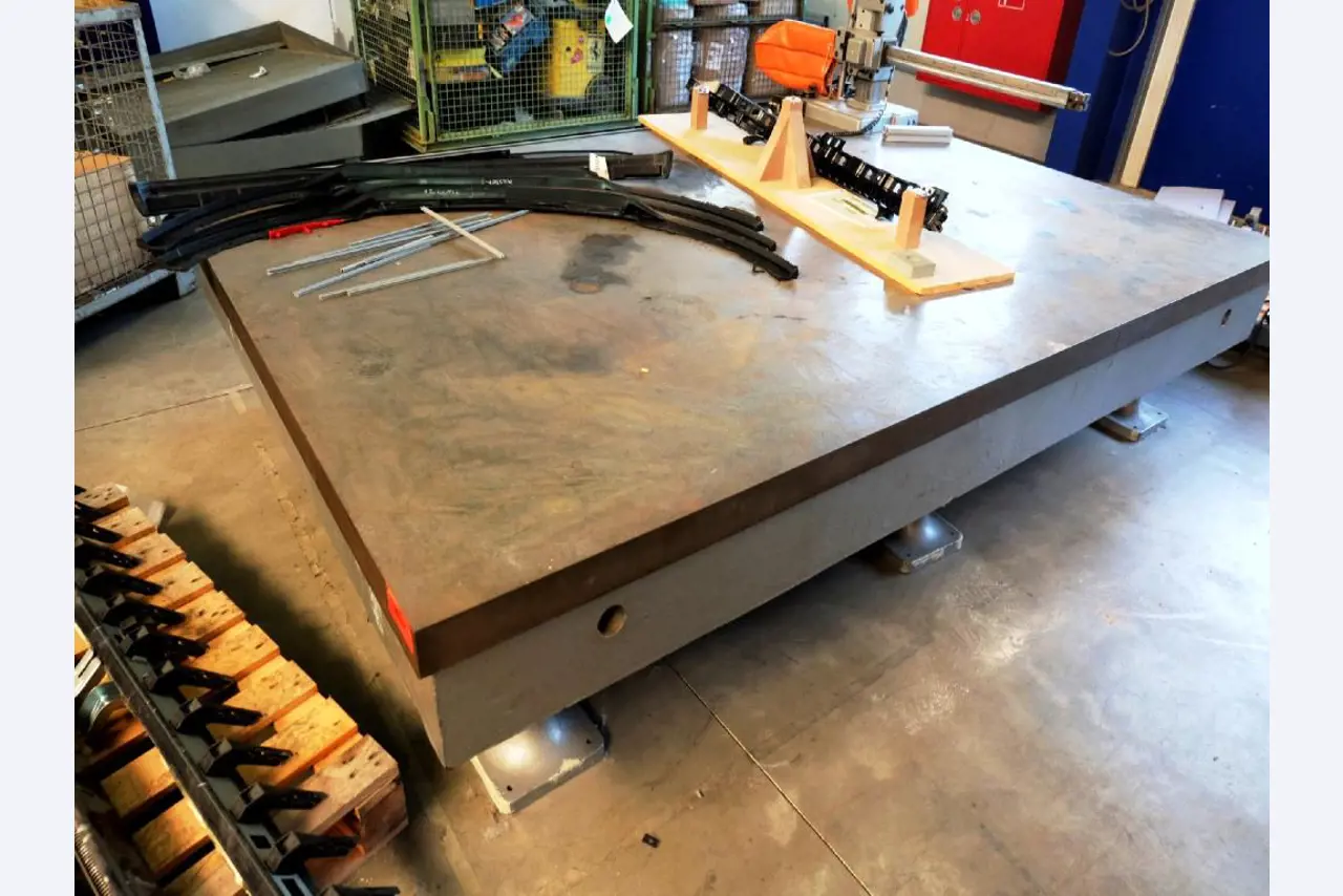 Machines pour la fabrication de pièces (rapportées) automobiles moussées et injectées-3