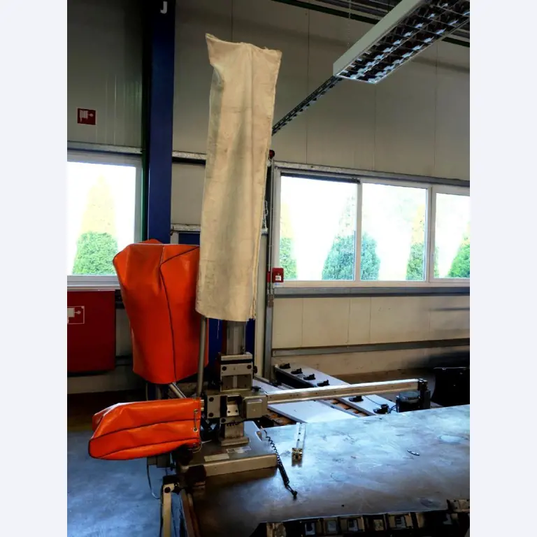 Machines pour la fabrication de pièces (rapportées) automobiles moussées et injectées-4